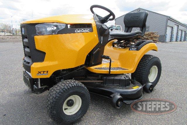 2017 Cub Cadet XT1 LT50_0.jpg